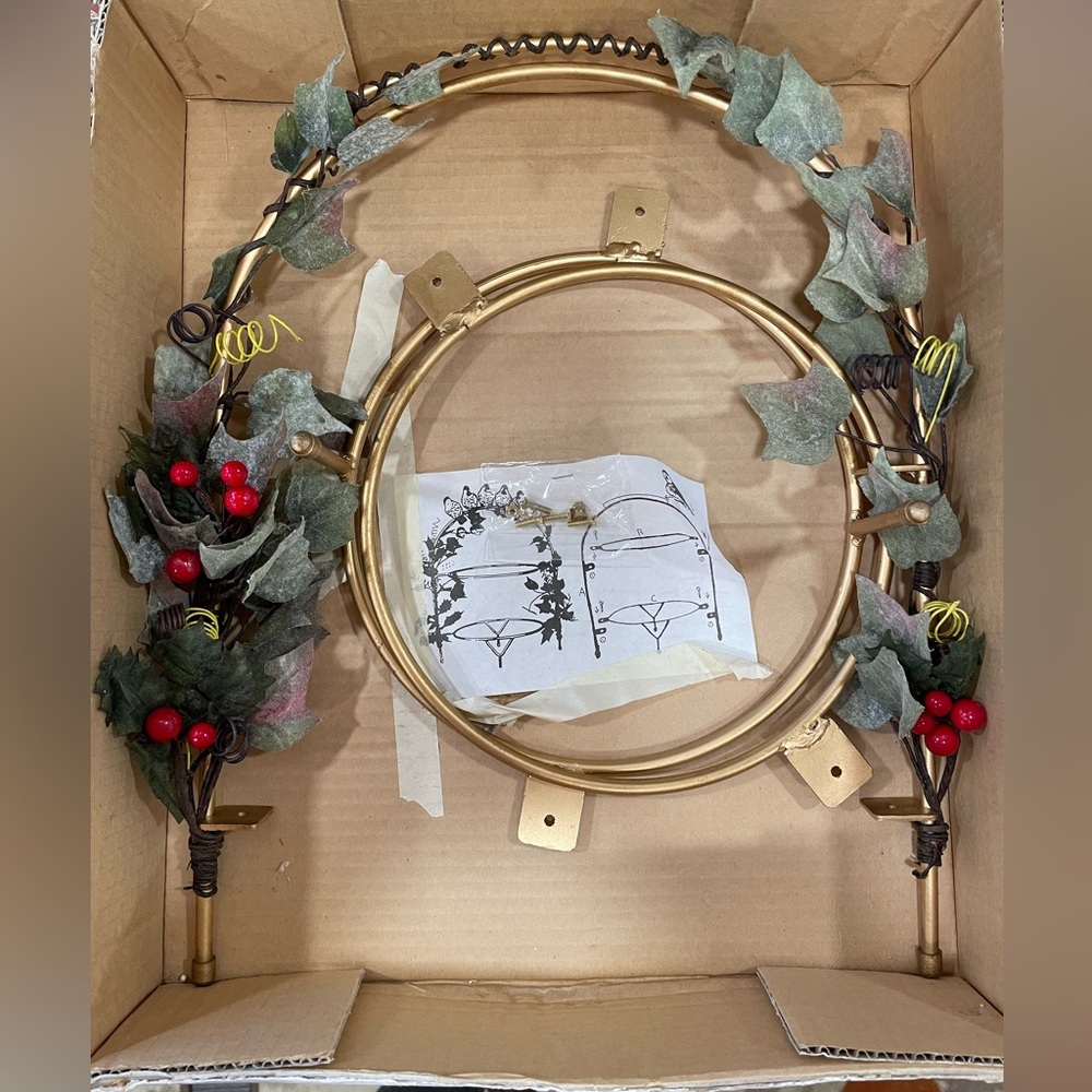 CHRISTMAS AROUND THE WORLD 2 TIER SERVER